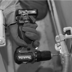 Perceuse-visseuse 12V Makita DF332DSAJ + 2 Batteries CXT Li-Ion 2 Ah + Chargeur + Coffret Makpac 12 Perceuse-visseuse 12V Makita DF332DSAJ + 2 Batteries CXT Li-Ion 2 Ah + Chargeur + Coffret Makpac -Promos Outil Boutique AFD 103378