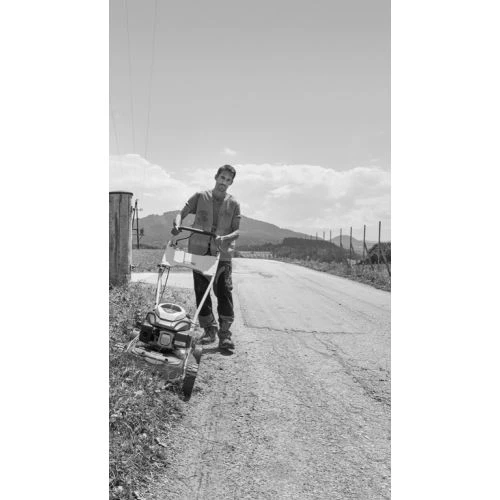 Tondeuse à Gazon Thermique Tractée Stihl RM 4 RTP 173 Cm³ 5 Tondeuse à Gazon Thermique Tractée Stihl RM 4 RTP 173 Cm³ – Image 3