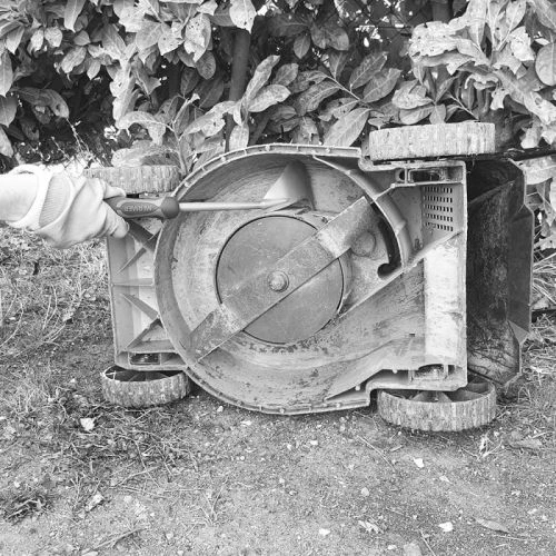 Racloir à Carter De Tondeuse Mermier En Acier Avec Manche Ergonomique - 344015 4 Racloir à Carter De Tondeuse Mermier En Acier Avec Manche Ergonomique - 344015 – Image 2