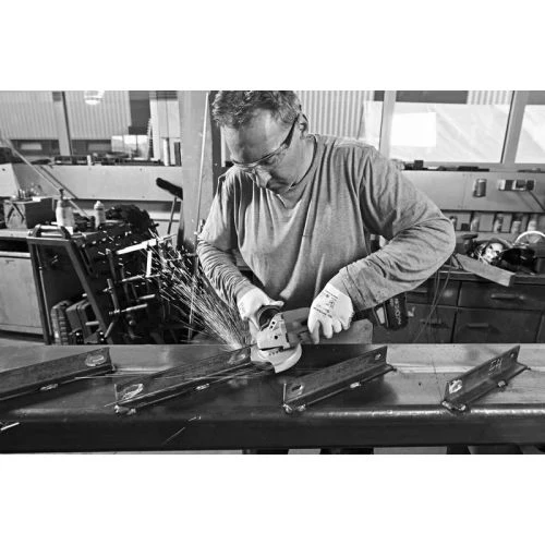 Meuleuse Angulaire 18 V Bosch Biturbo GWS 18V-15 C Professional (sans Batterie Ni Chargeur) + Coffret L-Boxx 136 - 06019H6000 6 Meuleuse Angulaire 18 V Bosch Biturbo GWS 18V-15 C Professional (sans Batterie Ni Chargeur) + Coffret L-Boxx 136 - 06019H6000 – Image 4